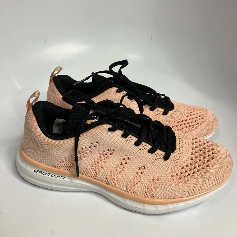 APL Techloom Pro sneakers knit sneakers‎ peach black white size 8